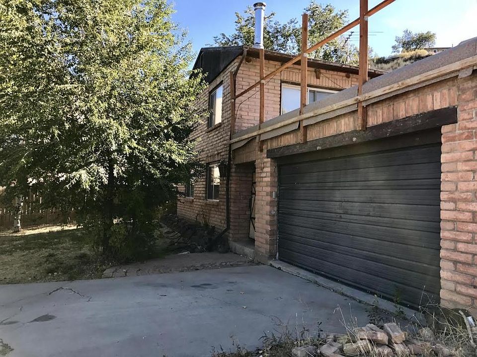 2nd image of 450 Hillside Pl