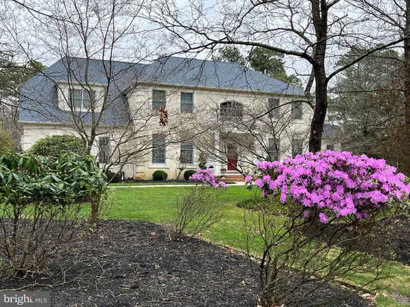 5 Manor Ln, Medford, NJ 08055