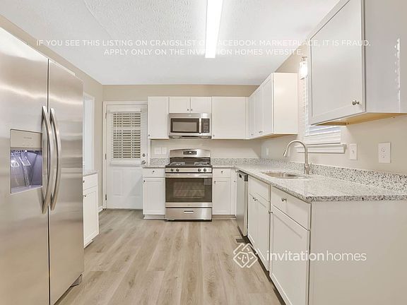 5th image of 38 Sherwood Forest Dr