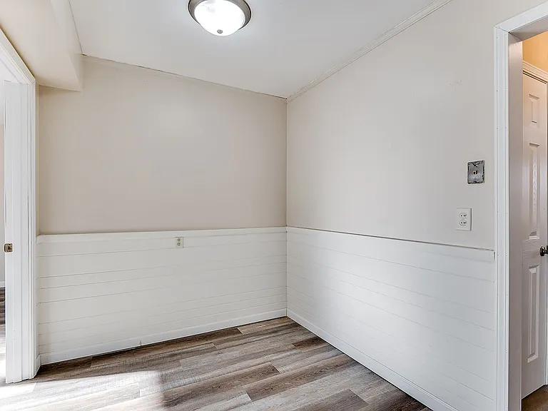 Trailway Apartments — Photo 41