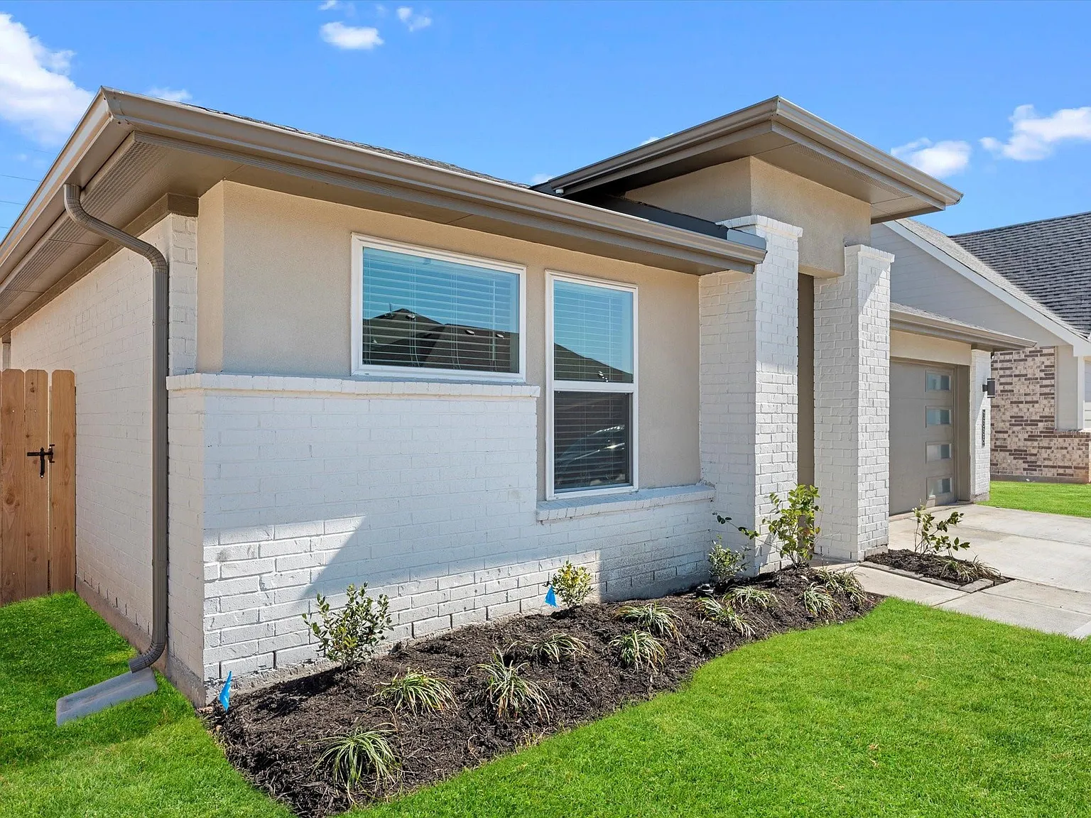 4 bed, 3.0 bath, 2041 sqft, $2,495 — Photo 4