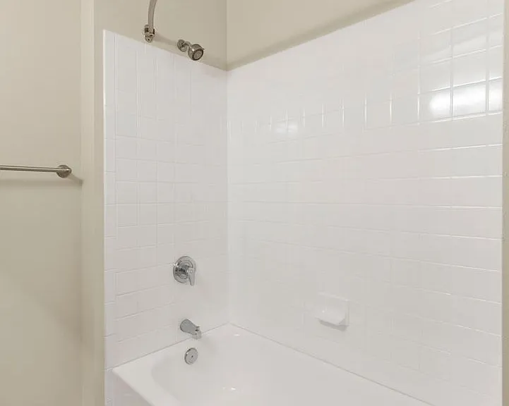 The New Carroll Apartments — Photo 28