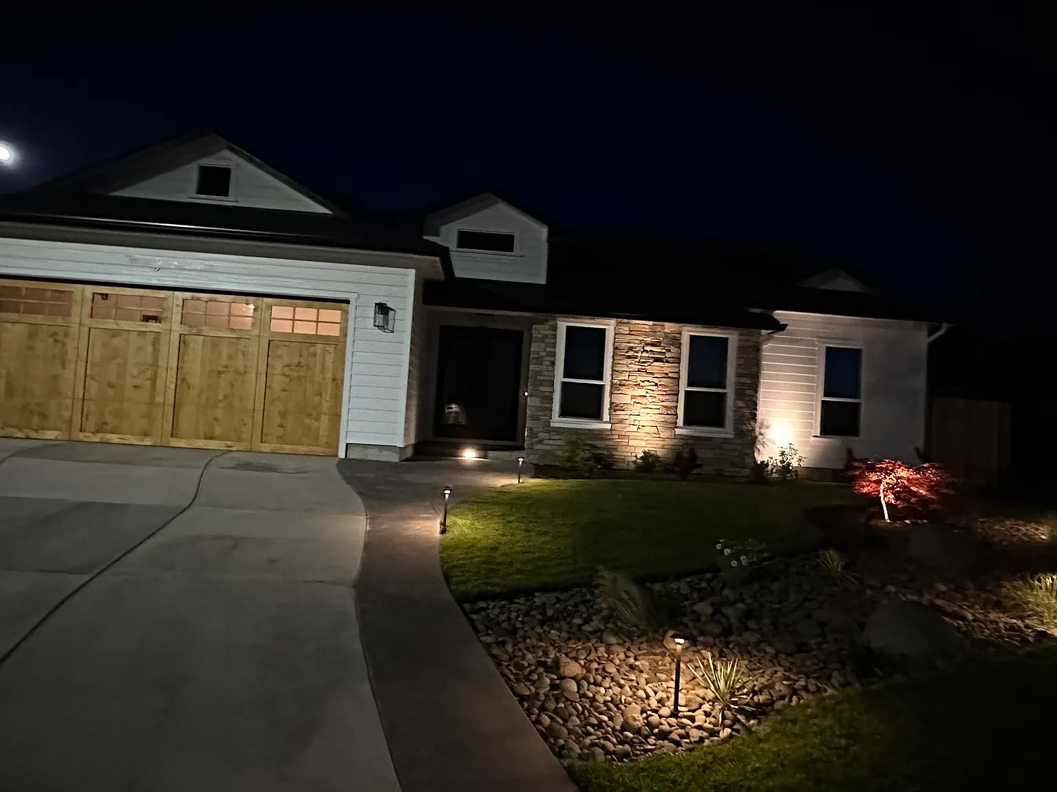 4 bed, 1933 sqft, $3,095 — Photo 2
