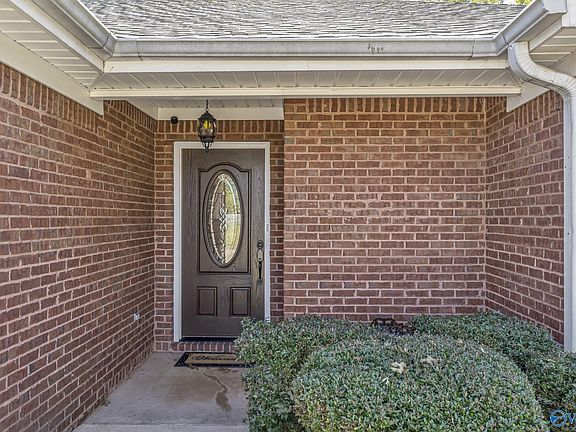 4th image of 208 Willow Run Dr