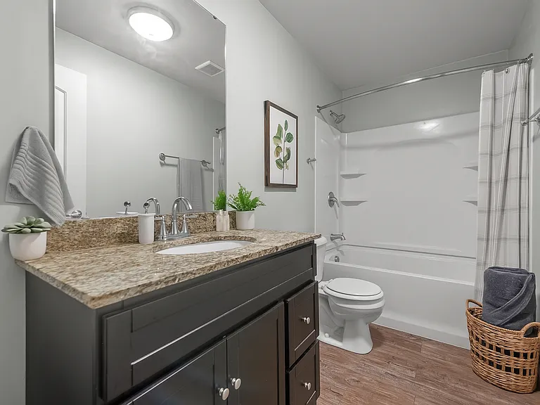 4242 Lindell — Photo 17