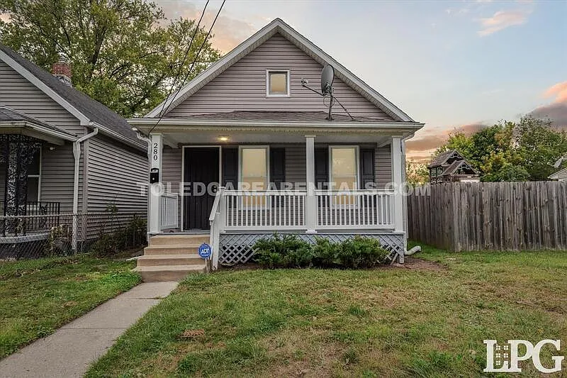 280 Parker Ave photo 1