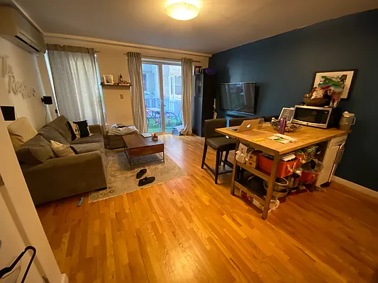 Rented by Streetwise NYC LLC | media 26