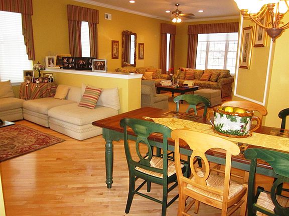 3rd image of 60 Turnberry Dr