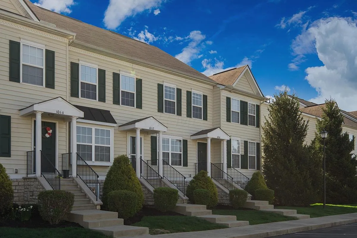 2 bed, 2.5 bath, 1500 sqft, $1,999 — Photo 1