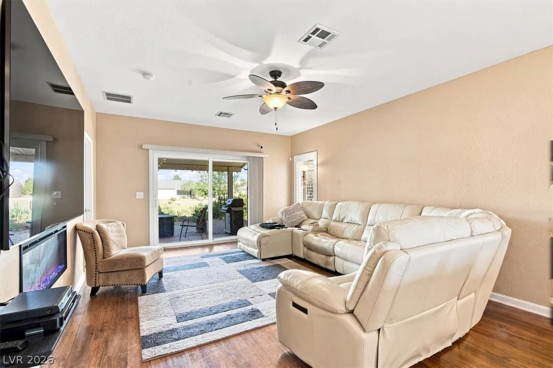 2 bed, 2.0 bath, 1157 sqft, $2,350 — Photo 3