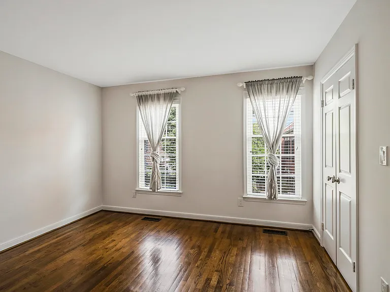671 S Columbus St — Photo 13