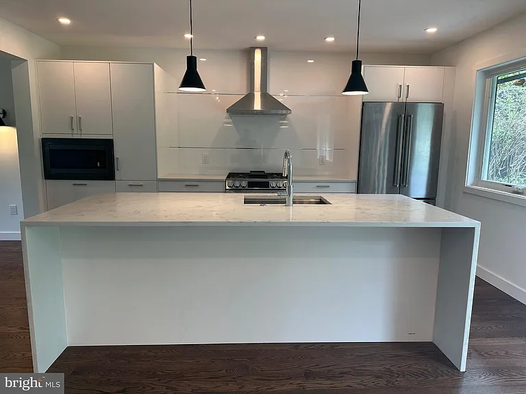 713 Woodfield Rd — Photo 11