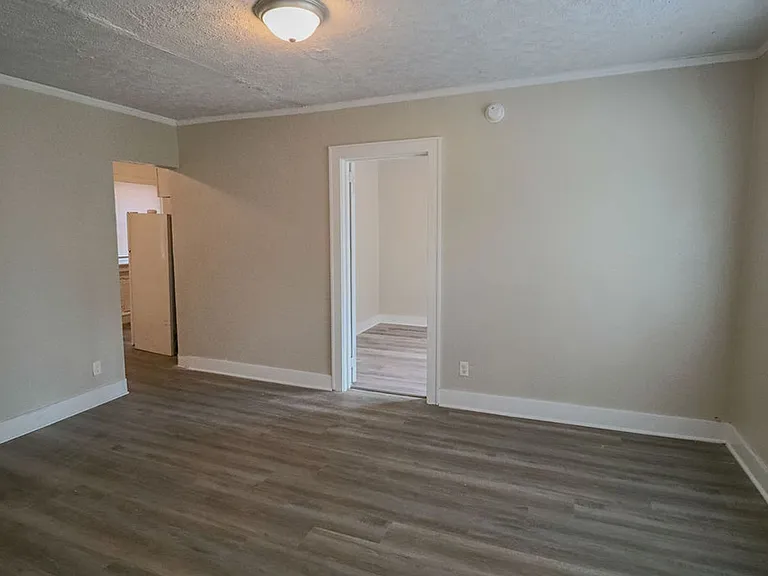 306 E Pine St — Photo 8