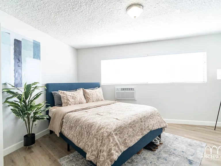 10725 Acama St — Photo 43