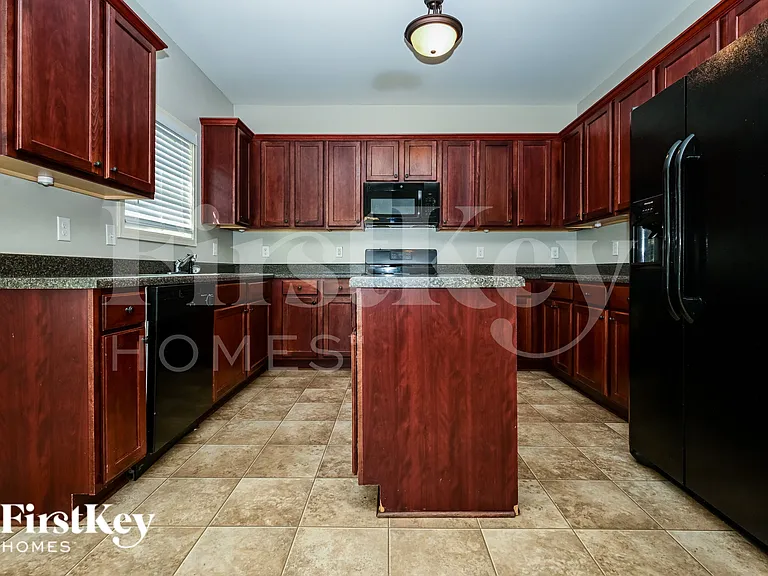 2501 Freemont St — Photo 6