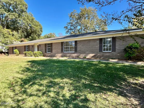 209 N Congress St, Mendenhall, MS 39114