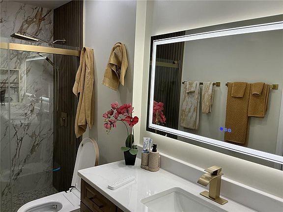4th image of 360 Vineyard Dr NW