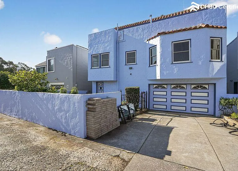 Driveway and garage - lots of parking!