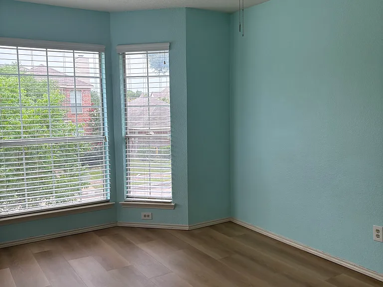 633 Raintree Cir — Photo 11