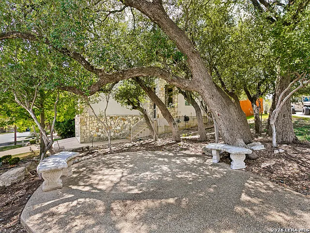 3 bed, 2.5 bath, 1381 sqft, $2,200 — Photo 3