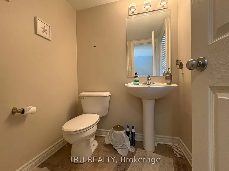 684 Beatrice Dr — Photo 17