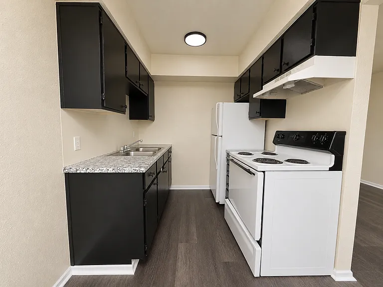 610 Montgomery Dr #SO251 — Photo 3