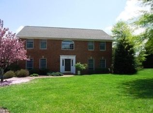 121 Old White Dr, Lewisburg, WV