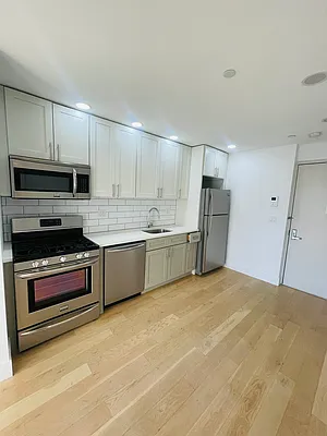 Rented by Voro New York | media 31