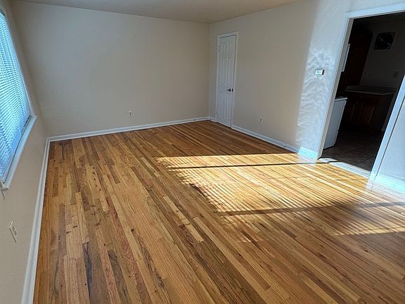 3rd image of 1325-31 E Buena Ventura St #1325