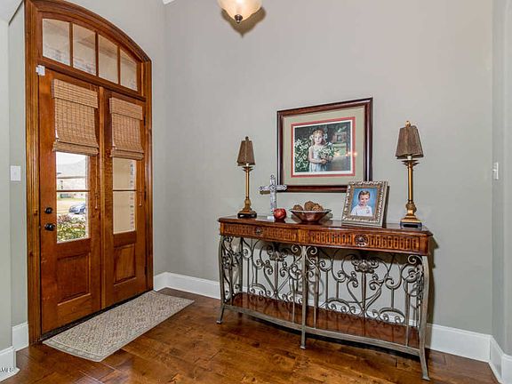 3rd image of 112 Beauchamp Ln