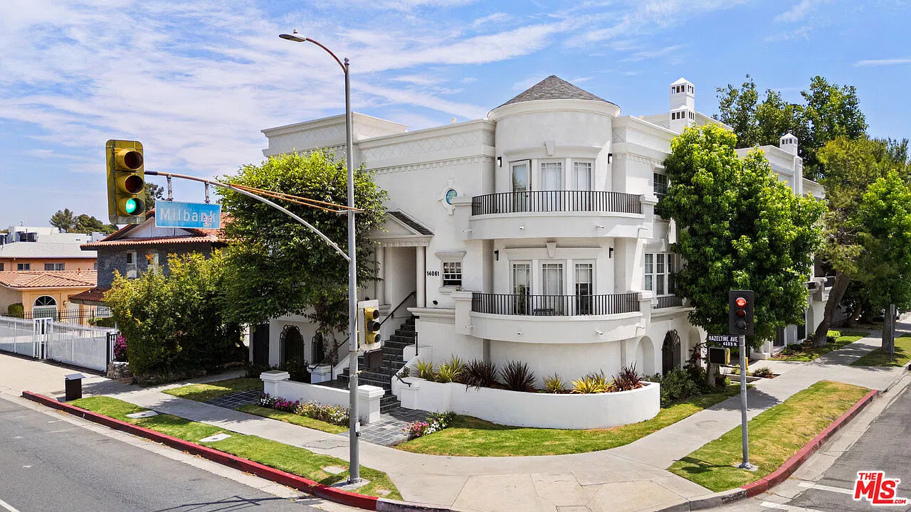 2 bed, 2.5 bath, 1170 sqft, $3,795 — Photo 2
