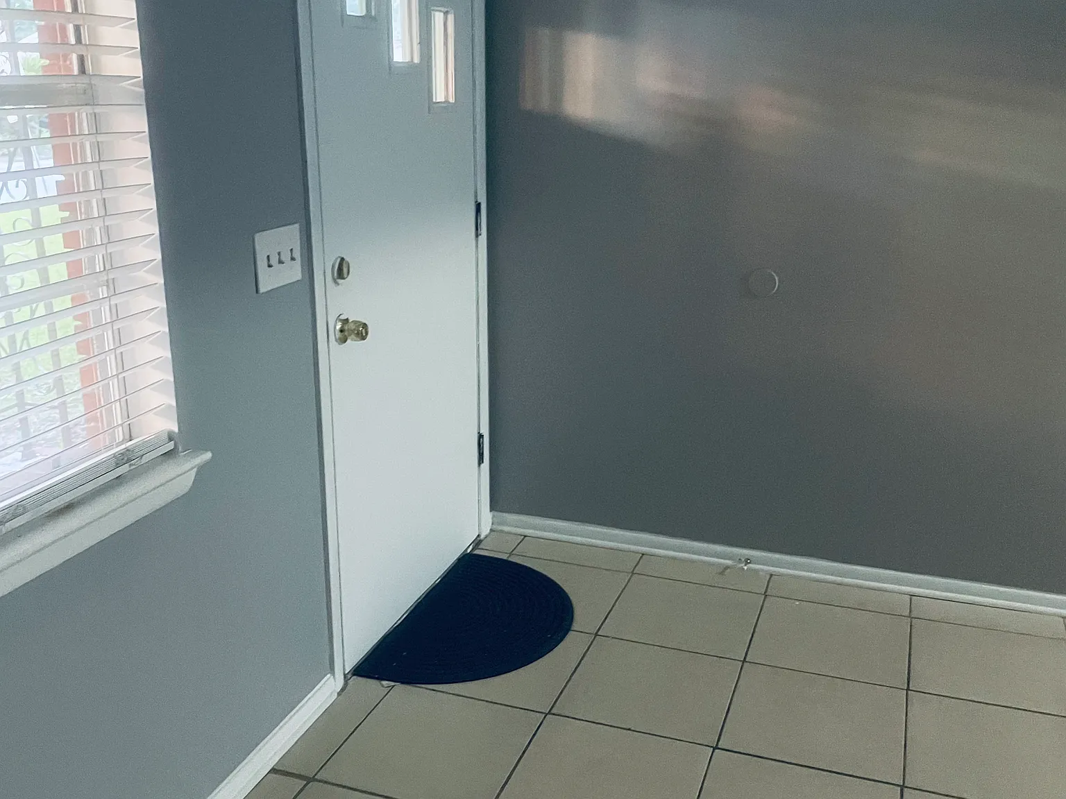 3 bed, 1.5 bath, 1094 sqft, $1,550 — Photo 1