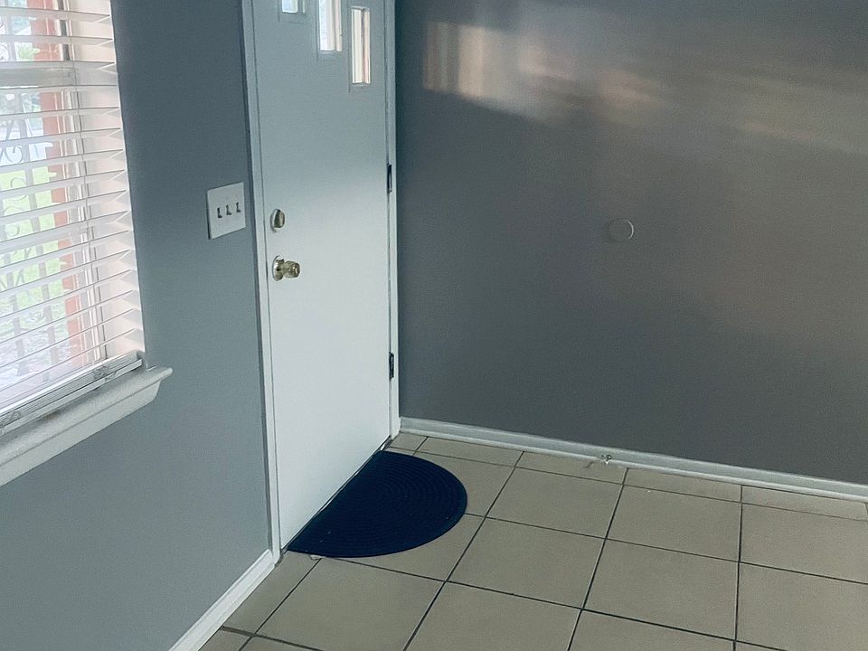 1st image of 2206 Pinewood Dr