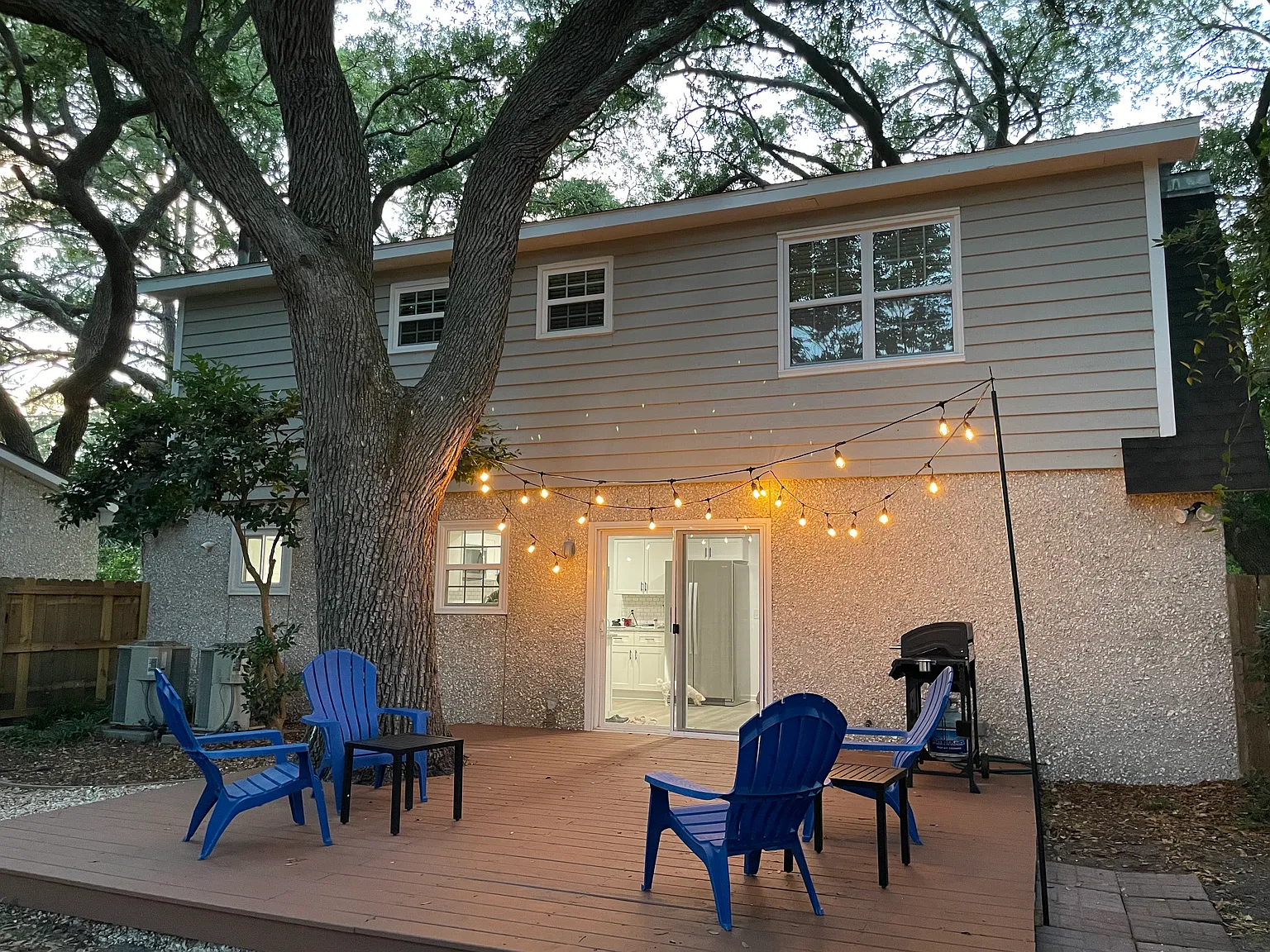 4 bed, 2.5 bath, 2042 sqft, $3,700 — Photo 2
