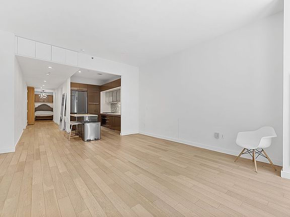 3rd image of 75 Wall St APT 21A