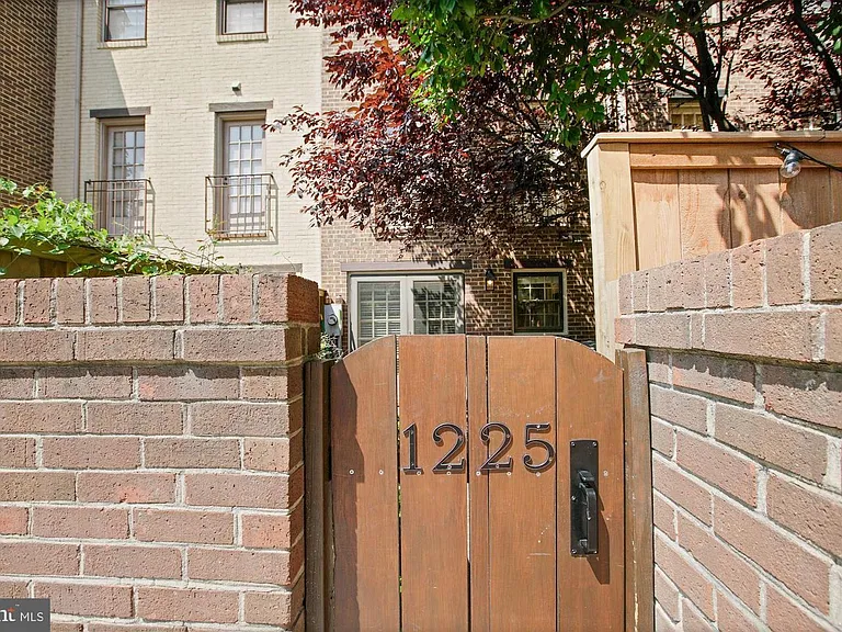 1225 Michigan Ct — Photo 22