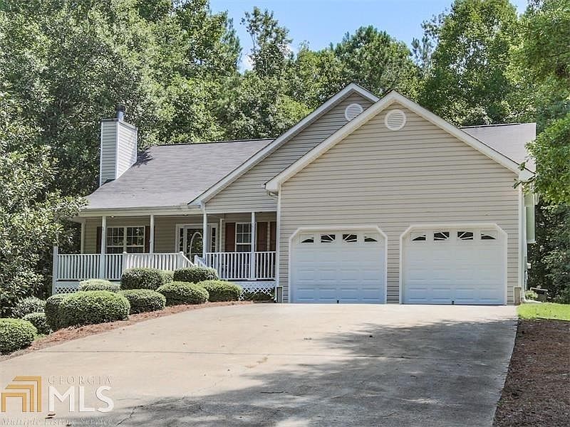 Ranch with rocking chair front porch