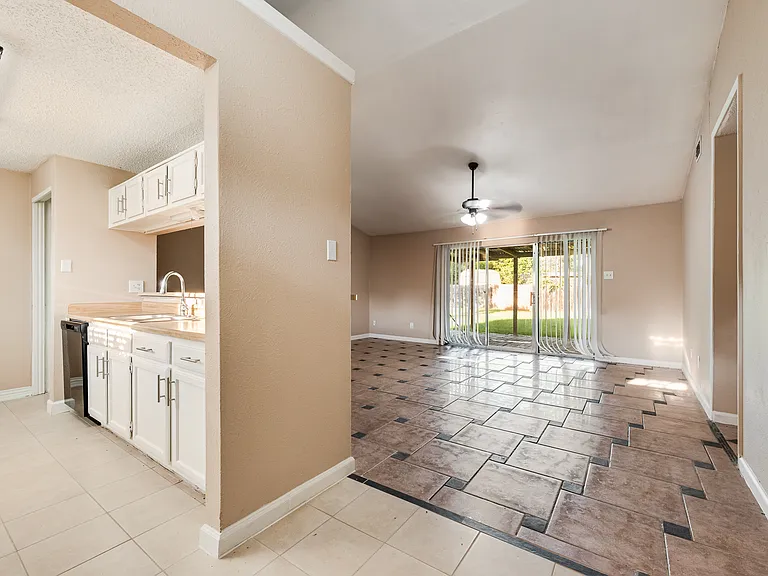 7204 Shadow Bend Dr — Photo 16