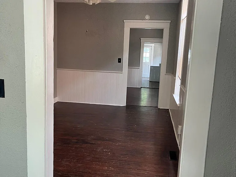 1639 Story Ave — Photo 10