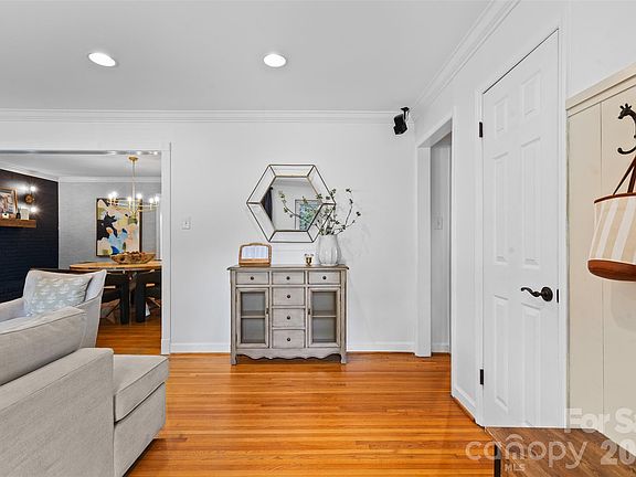 3rd image of 4801 Fairheath Rd