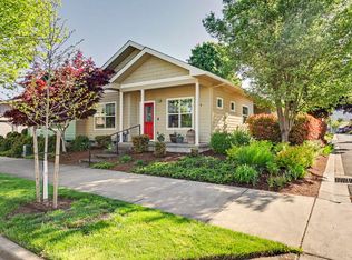 1099 N Haskell St, Central Point, OR 97502