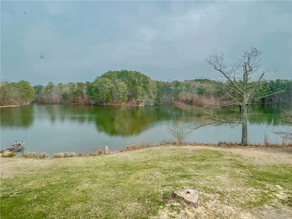4 bed, 2.0 bath, $2,500 — Photo 2