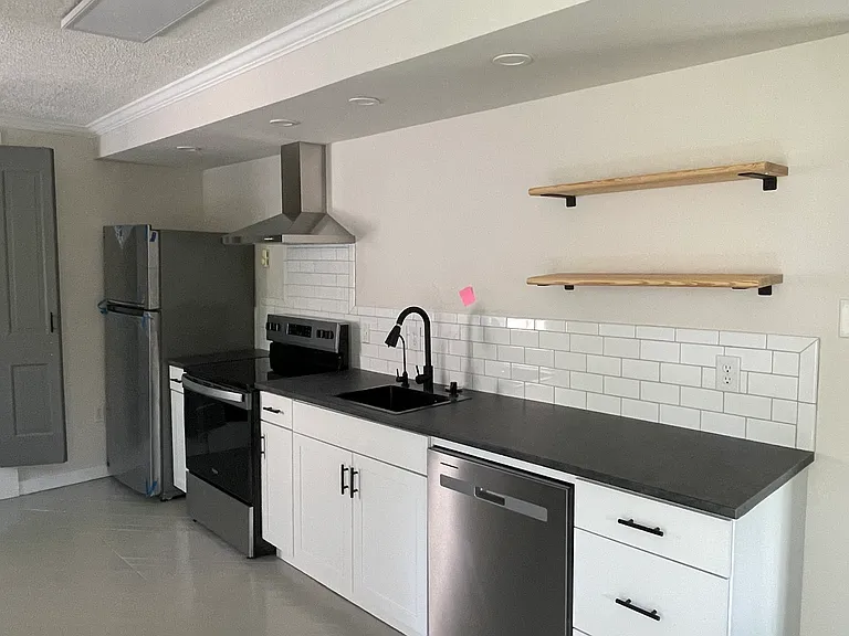 102 Welsh Park Pl #B — Photo 11