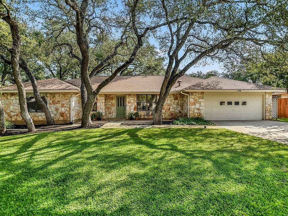 1st image of 204 Oakwood Dr