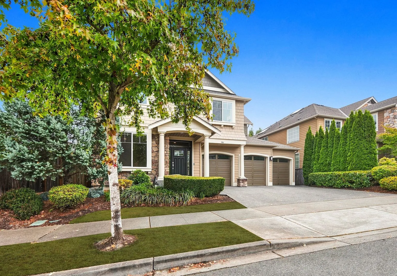 5 bed, 3.5 bath, 3600 sqft, $5,550 — Photo 1