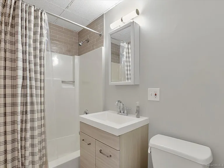 222 Williams St E #416 — Photo 11