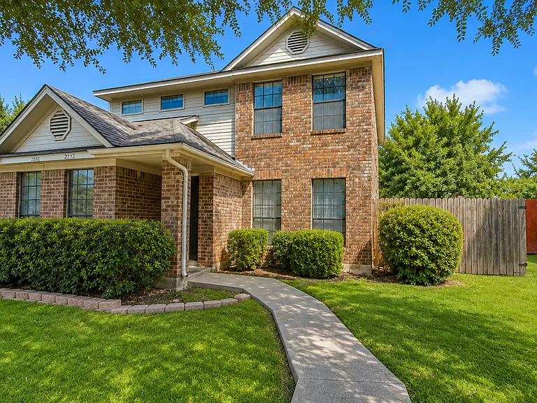 2202 Prairie Creek Trl — Photo 1