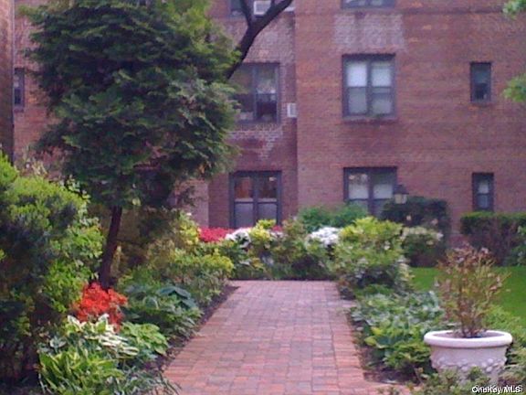 2nd image of 2 Town House Place #1J