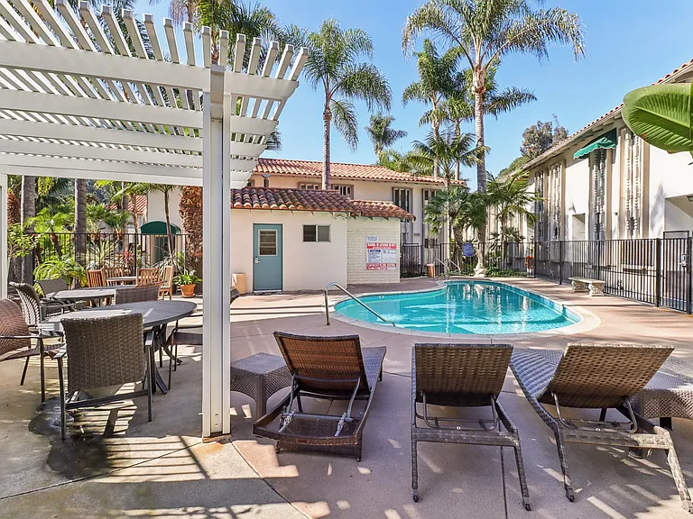La Jollan Townhomes — Photo 42