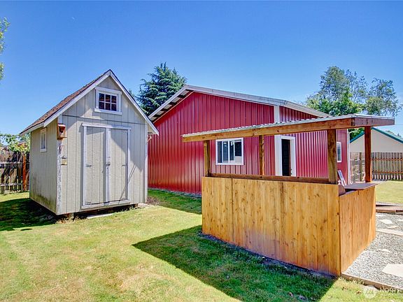 4th image of 702 N Skagit Street